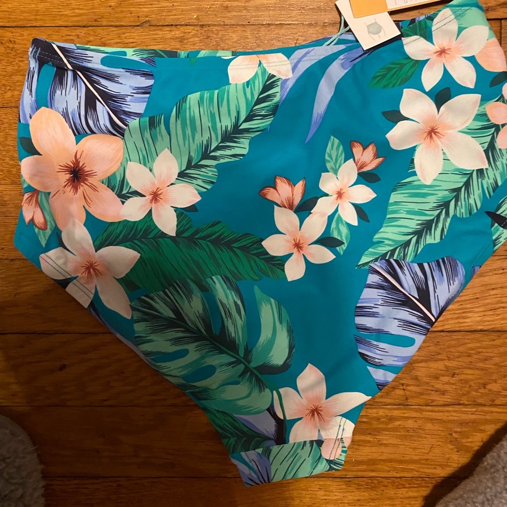 KONA SOL 2 pc bathing suit. - Picture 5 of 7